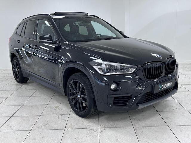 BMW X1 sDrive20i High Executive NAVIGATIE | PANORAMADAK | ACHTERUITRIJCAMERA | LEDEREN BEKLEDING