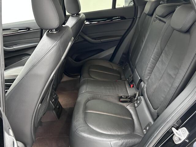 BMW X1 sDrive20i High Executive NAVIGATIE | PANORAMADAK | ACHTERUITRIJCAMERA | LEDEREN BEKLEDING