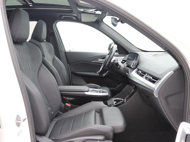 BMW X1 sDrive18i M Sport Nieuwe type! / Panorama / Leder / HarmanKardon / Luxe!