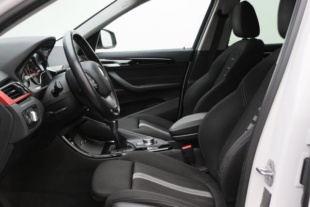 BMW X1 sDrive18i High Executive Automaat LED, Head-Up, Climate, Cruise, Navigatie, Stoelverw., Trekhaak, 18''