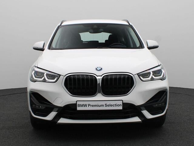 BMW X1 xDrive25e Sportline | Sportstoelen | Park Distance Control Achter | LED-koplampen | Navigatiesysteem | 18''