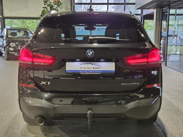 BMW X1 xDrive25e High Executive M-Sport | "19 | Camera | Trekhaak | HUD | Carplay | 4x4