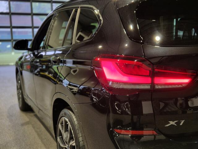 BMW X1 xDrive25e High Executive M-Sport | "19 | Camera | Trekhaak | HUD | Carplay | 4x4
