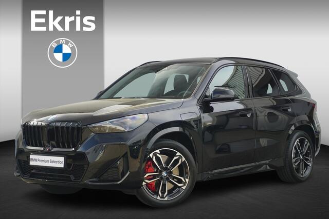 BMW X1 xDrive25e | M Sportpakket Pro | Trekhaak | Schuif-kanteldak | Head-up | Harman Kardon | Rondomzicht Camera | Elekrische Stoelen + Geheugen | Cruise control adaptief met Stop&Go en stuurhulp