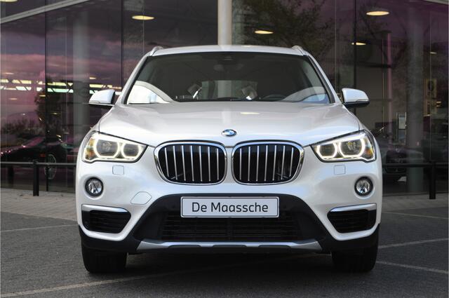 BMW X1 sDrive20i xLine Automaat / Comfort Access / Stoelverwarming / Cruise Control / LED / Stuurverwarming