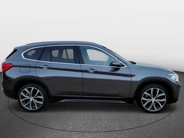 BMW X1 sDrive18i High Executive | Leder | Trekhaak | Stoelverwarming