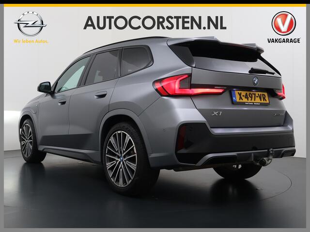 BMW X1 xDrive30e AUT-7 327pk 4WD Leer Pano-Dak/Hef-Dak Sport-Stoel+Elektr.+Geheugen+Verwarmd M-Sport-Pro +M-Exterieur+M-Interieur+M-Remmen Elektr.Wegklapbare-Trekhaak Harman-Kardon Adaptive-LED Live-Cockpit-Pro Driving assist plus Head-up displayShadow Luxury Li