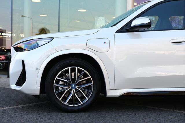 BMW X1 xDrive25e M Sport Automaat / Sportstoelen / M Adaptief onderstel / Comfort Access / Achteruitrijcamera / Adaptieve LED / Stoelverwarming