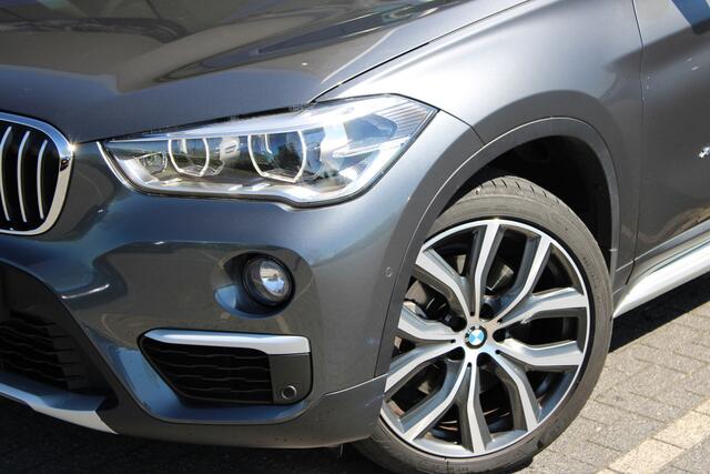 BMW X1 xDrive20i xLine Automaat / Trekhaak / Panoramadak / Comfort Access / Achteruitrijcamera / Stoelverwarming / Active Cruise Control