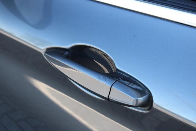 BMW X1 xDrive20i xLine Automaat / Trekhaak / Panoramadak / Comfort Access / Achteruitrijcamera / Stoelverwarming / Active Cruise Control