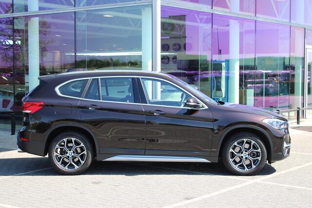 BMW X1 sDrive20i High Executive xLine Automaat / Sportstoelen / Cruise Control / LED / Head-Up / Stoelverwarming