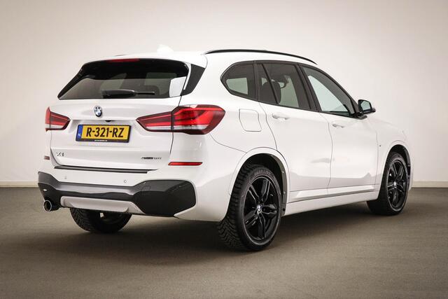 BMW X1 sDrive18i High Executive | M-SPORT | PANORAMADAK | STOELVERWARMING | TREKHAAK