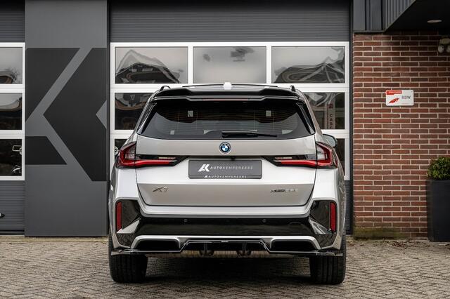 BMW X1 25e xDrive M Sport | Panorama | Maxton | Shadow | ACC | Camera | Adap. led | Trekhaak | Stoelverwarming | 20 inch |