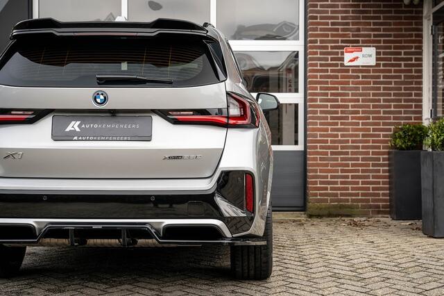 BMW X1 25e xDrive M Sport | Panorama | Maxton | Shadow | ACC | Camera | Adap. led | Trekhaak | Stoelverwarming | 20 inch |