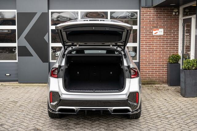 BMW X1 25e xDrive M Sport | Panorama | Maxton | Shadow | ACC | Camera | Adap. led | Trekhaak | Stoelverwarming | 20 inch |