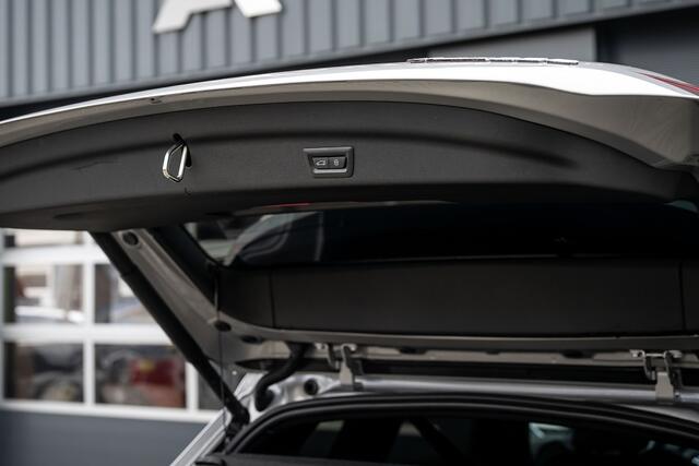 BMW X1 25e xDrive M Sport | Panorama | Maxton | Shadow | ACC | Camera | Adap. led | Trekhaak | Stoelverwarming | 20 inch |