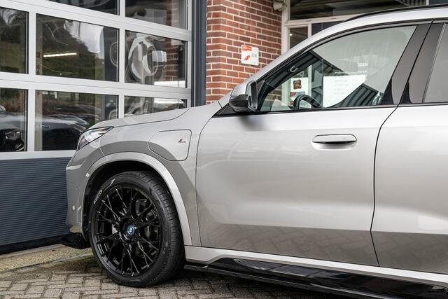 BMW X1 25e xDrive M Sport | Panorama | Maxton | Shadow | ACC | Camera | Adap. led | Trekhaak | Stoelverwarming | 20 inch |