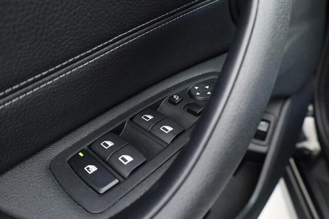 BMW X1 xDrive25e High Executive | Afn. Trekhaak | Navi | Camera | Cruis Ctrl. | Elek. Achterklep | 19''