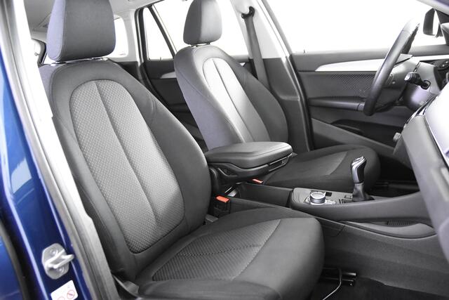 BMW X1 sDrive18i *1ste eigenaar*Navigatie*Standkachel*PDC*