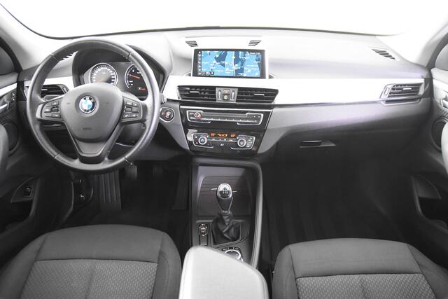 BMW X1 sDrive18i *1ste eigenaar*Navigatie*Standkachel*PDC*