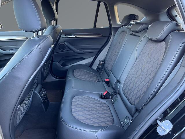BMW X1 sDrive20i xLine HUD / Navi / Camera / Cruise / Half leder / LED