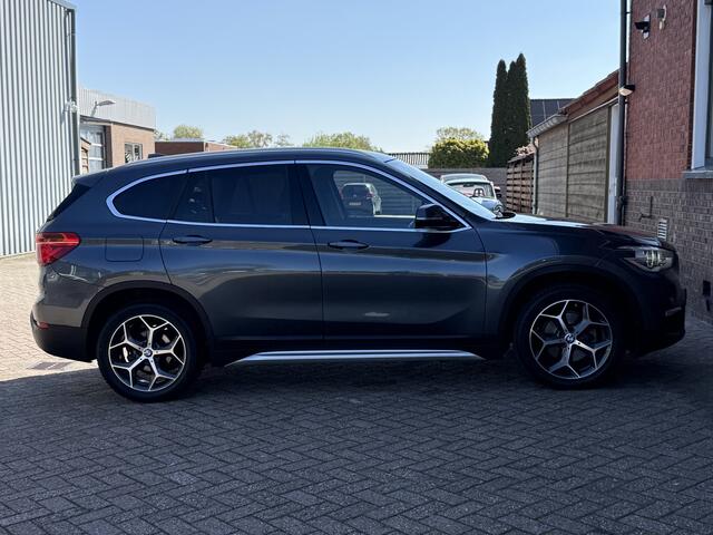 BMW X1 sDrive18i High Executive | AUTOMAAT | TREKHAAK | NAVI | ELEKTR KOFFERKLEP |