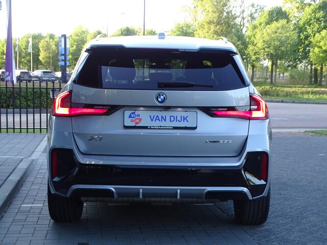 BMW X1 xDrive25e Pano M Sportpakket Adaptief M-onderstel Ada LED Comforttoegang Driving Assi 18''LM Velgen