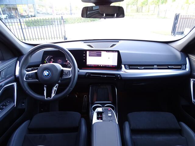 BMW X1 xDrive25e Pano M Sportpakket Adaptief M-onderstel Ada LED Comforttoegang Driving Assi 18''LM Velgen