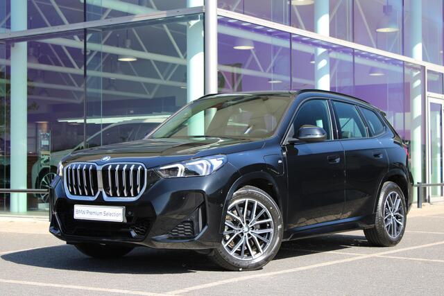 BMW X1 xDrive25e M Sport Automaat / Sportstoelen / Comfort Access / Achteruitrijcamera / Adaptieve LED / M Adaptief onderstel