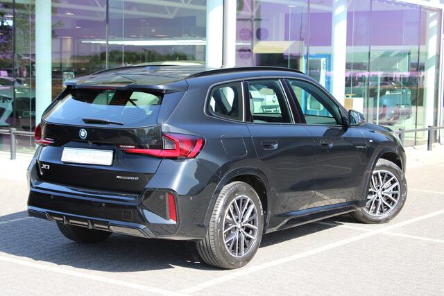 BMW X1 xDrive25e M Sport Automaat / Sportstoelen / Comfort Access / Achteruitrijcamera / Adaptieve LED / M Adaptief onderstel