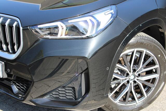 BMW X1 xDrive25e M Sport Automaat / Sportstoelen / Comfort Access / Achteruitrijcamera / Adaptieve LED / M Adaptief onderstel