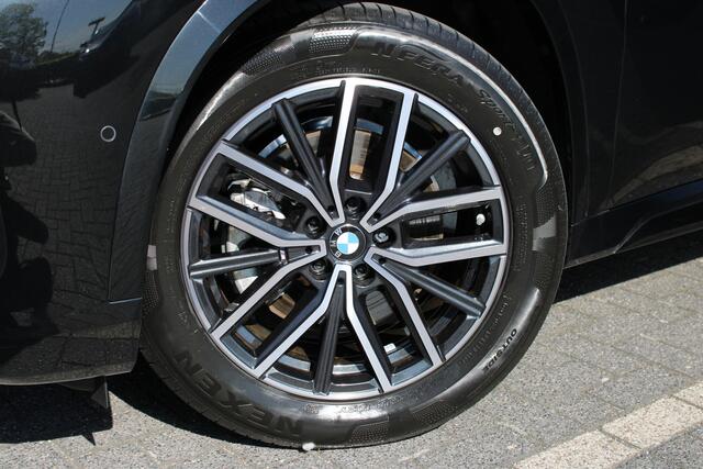 BMW X1 xDrive25e M Sport Automaat / Sportstoelen / Comfort Access / Achteruitrijcamera / Adaptieve LED / M Adaptief onderstel