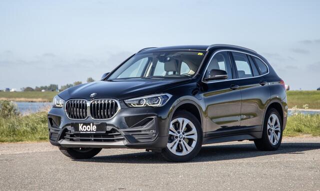 BMW X1 xDrive25e Executive BEIGE LEER / CAMERA / CARPLAY / HEAD UP DISPLAY / LED / CRUISE CONTROLE / STOELVERWARMING