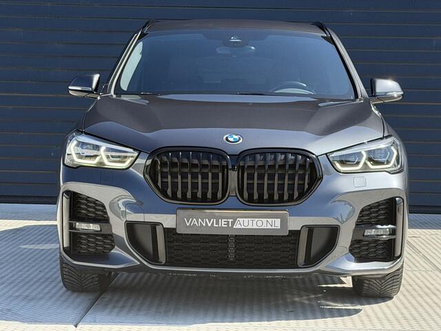 BMW X1 sDrive18i High Executive M SPORT Navi / Camera / sfeer verlichting