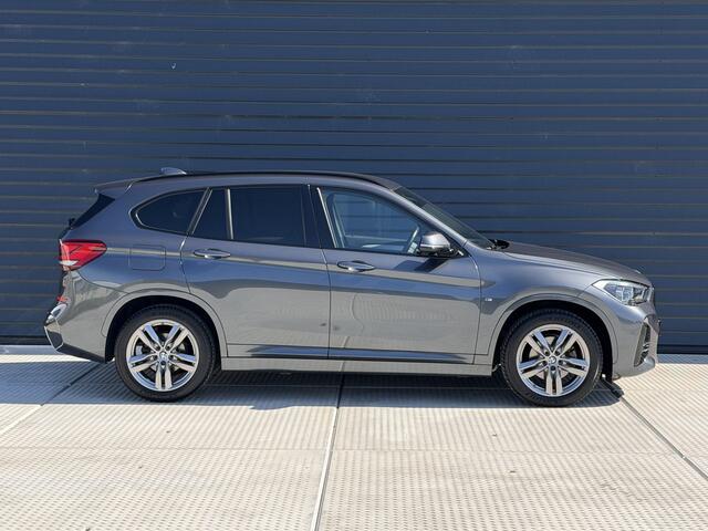 BMW X1 sDrive18i High Executive M SPORT Navi / Camera / sfeer verlichting
