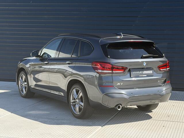 BMW X1 sDrive18i High Executive M SPORT Navi / Camera / sfeer verlichting