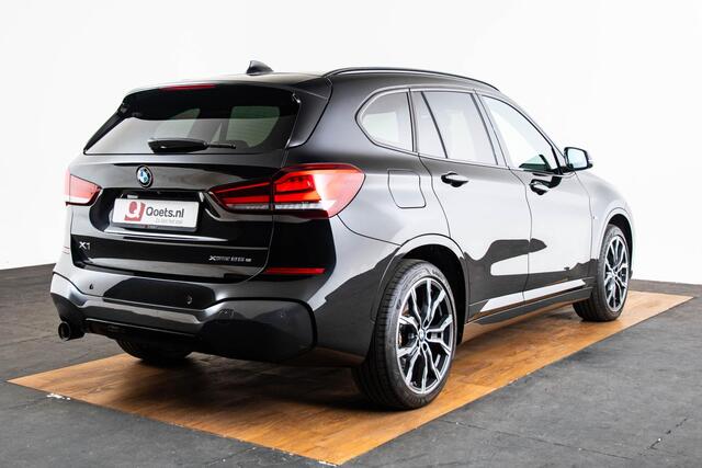 BMW X1 xDrive25e High Executive M Sport - Trekhaak - Panoramadak - Driving Assistant Plus - Comfort Access - Head up - Harman Kardon - Elektrisch verstelbare/verwarmde stoelen - Getinte ruiten -