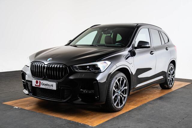 BMW X1 xDrive25e High Executive M Sport - Trekhaak - Panoramadak - Driving Assistant Plus - Comfort Access - Head up - Harman Kardon - Elektrisch verstelbare/verwarmde stoelen - Getinte ruiten -