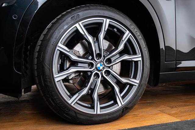 BMW X1 xDrive25e High Executive M Sport - Trekhaak - Panoramadak - Driving Assistant Plus - Comfort Access - Head up - Harman Kardon - Elektrisch verstelbare/verwarmde stoelen - Getinte ruiten -