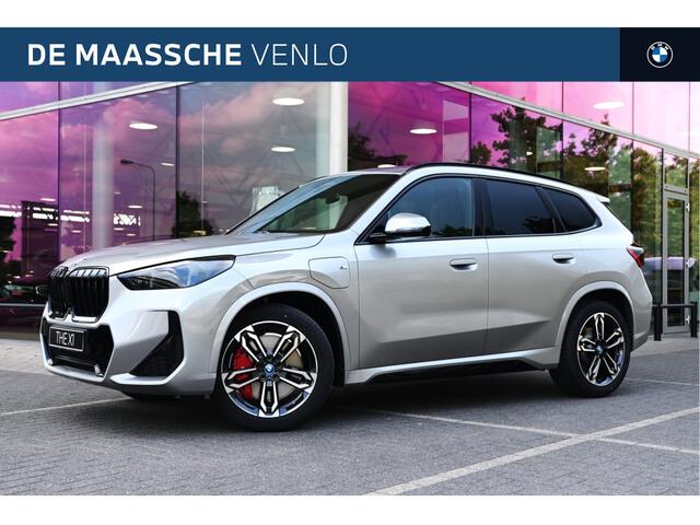 BMW X1 xDrive25e M Sport Automaat / Panoramadak / Trekhaak / Sportstoelen / Head-Up / M Adaptief onderstel / Parking Assistant Plus / Stuurverwarming
