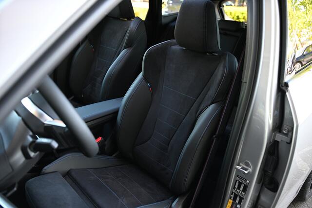 BMW X1 xDrive25e M Sport Automaat / Panoramadak / Trekhaak / Sportstoelen / Head-Up / M Adaptief onderstel / Parking Assistant Plus / Stuurverwarming