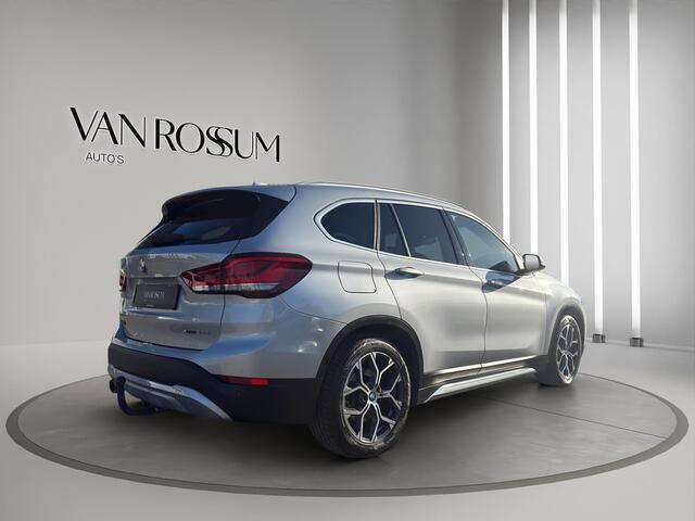 BMW X1 xDrive25e High Executive X-Line Panorama | Leder | Sportstoelen | Led | Park sensors V+A |