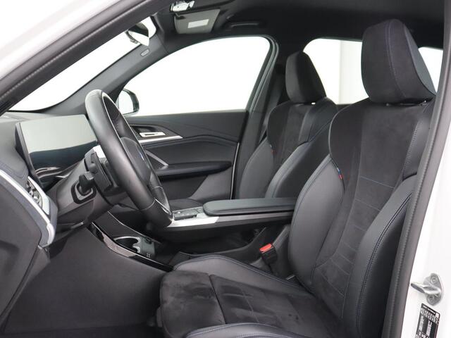 BMW X1 xDrive25e M Sport | SOH 93,3% | Adaptive cruise | Massage | Sportstoelen | Keyless | Stuurverwarming | Leder/Alcantara | Live Cockpit | Camera | Stoelverwarming | Adaptief LED | PHEV | Plug In