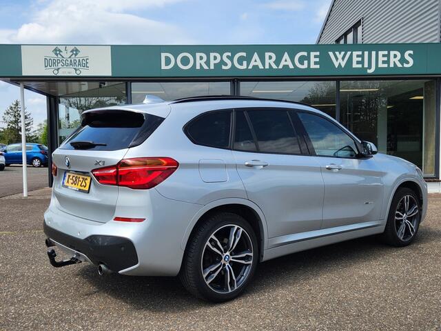 BMW X1 XDrive25i High Executive, M-Sport, Panorama, Trekhaak, Leder, Harman Kardon