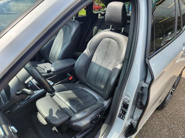BMW X1 XDrive25i High Executive, M-Sport, Panorama, Trekhaak, Leder, Harman Kardon