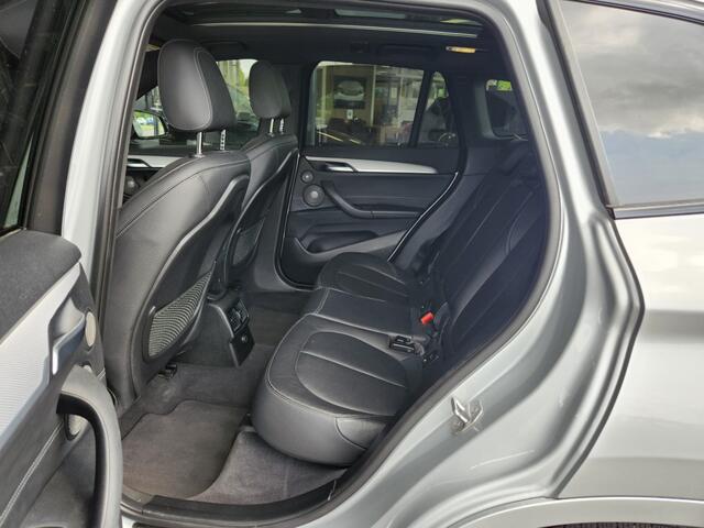 BMW X1 XDrive25i High Executive, M-Sport, Panorama, Trekhaak, Leder, Harman Kardon