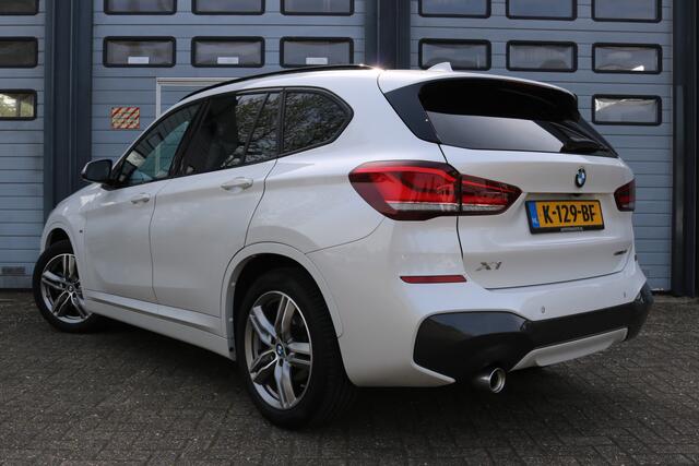 BMW X1 sDrive18i High Exe M-pakket Autom Xenon Navi Panodak T-haak Bj:2020