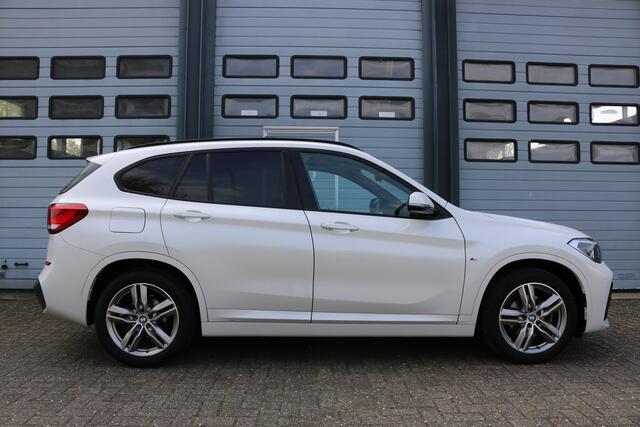 BMW X1 sDrive18i High Exe M-pakket Autom Xenon Navi Panodak T-haak Bj:2020