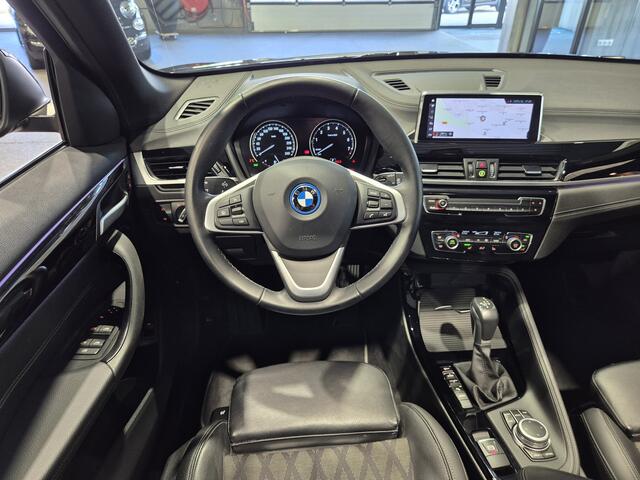 BMW X1 xDrive25e High Executive X-Line | Panorama | Trekhaak | Camera