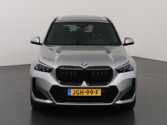 BMW X1 xDrive25e M-Sport | Trekhaak | Panoramadalk | Harman / Kardon | Shadowline | Full Led | Stoelen voor electr. verstelbaar (met Memory | Keyless Go |